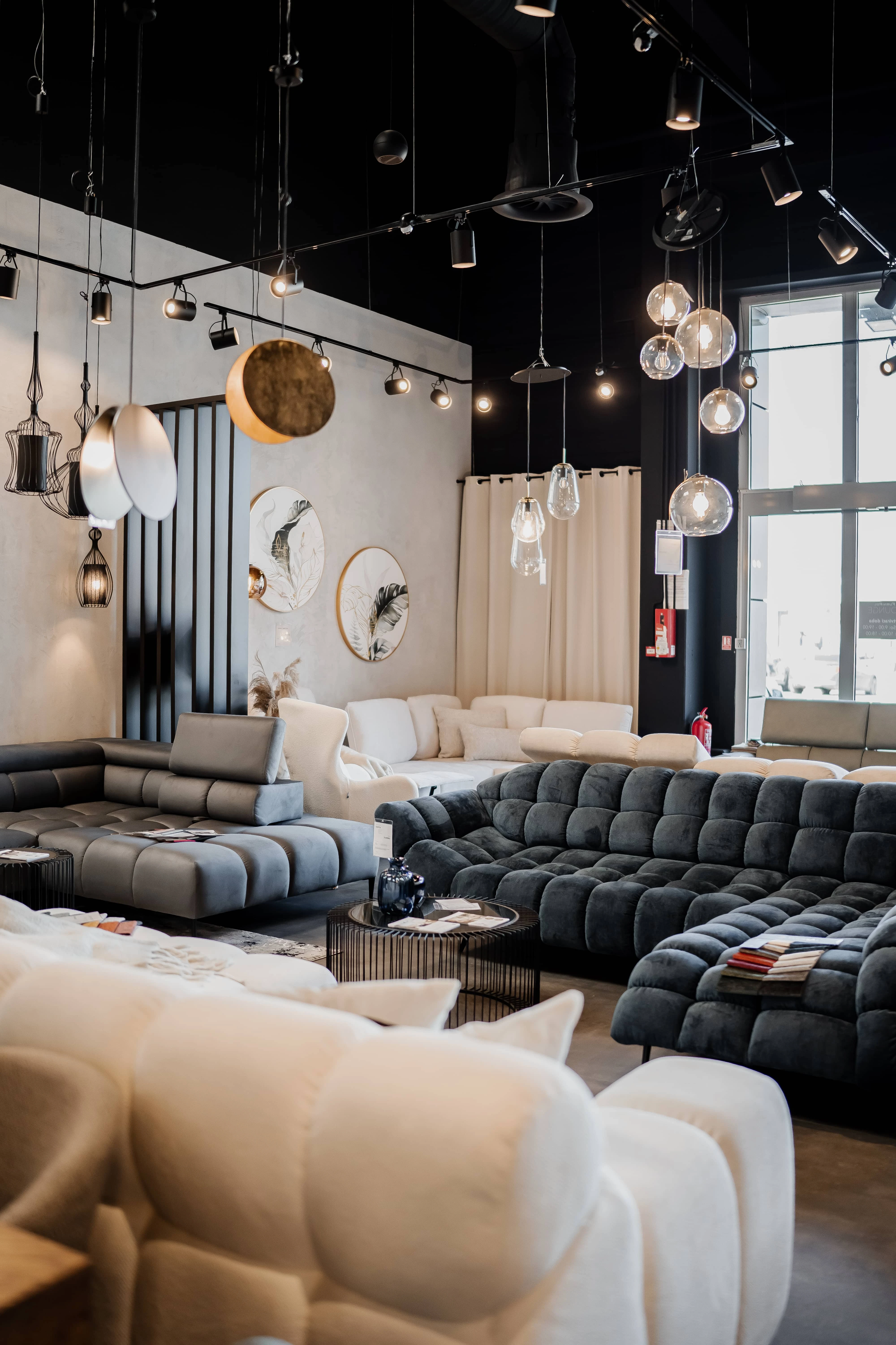 SHOWROOM FURNIPOL LOUNGE 