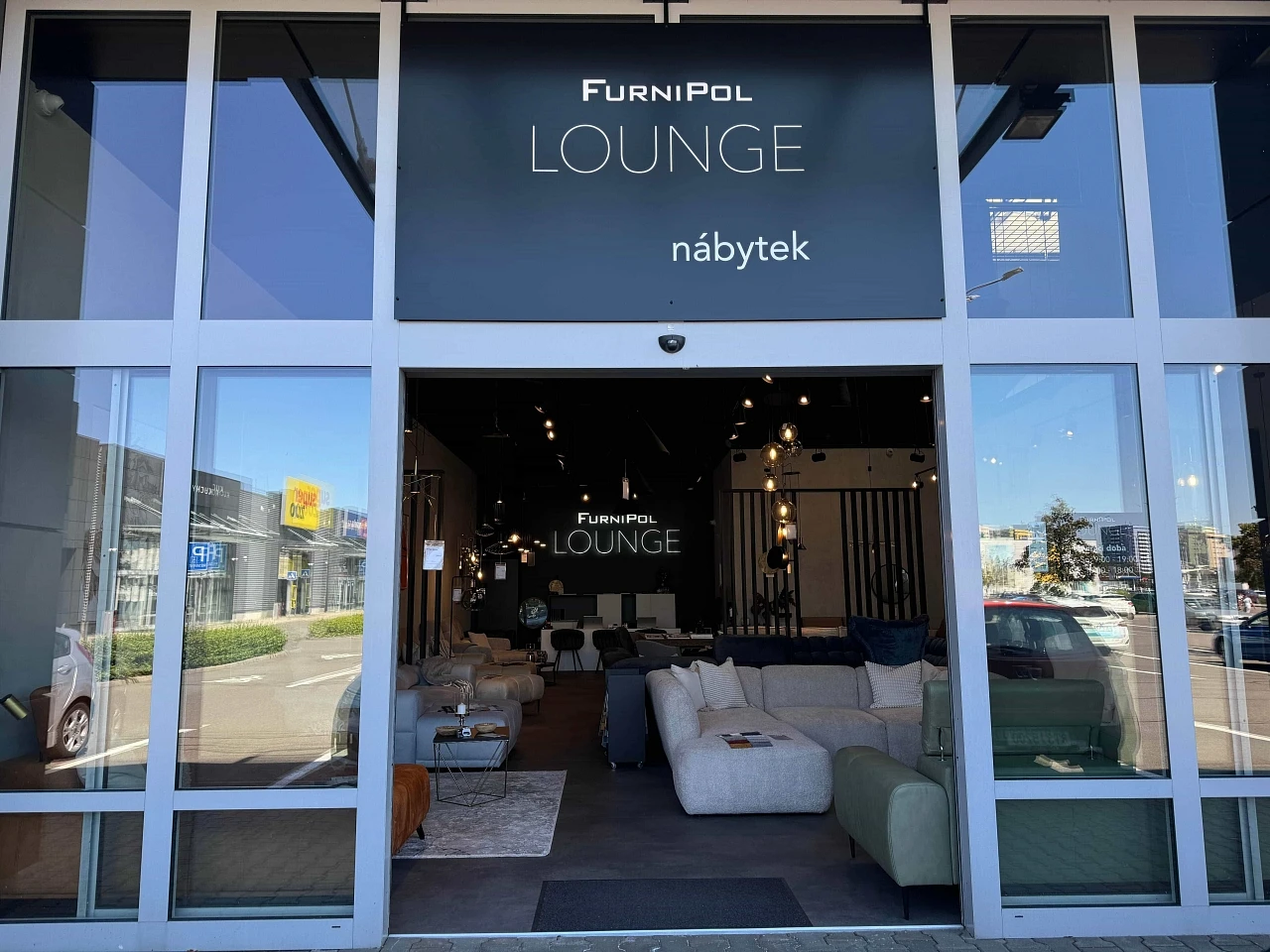 SHOWROOM FURNIPOL LOUNGE 