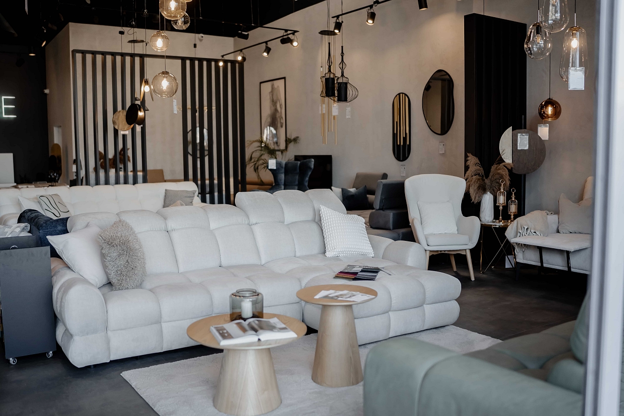 SHOWROOM FURNIPOL LOUNGE 